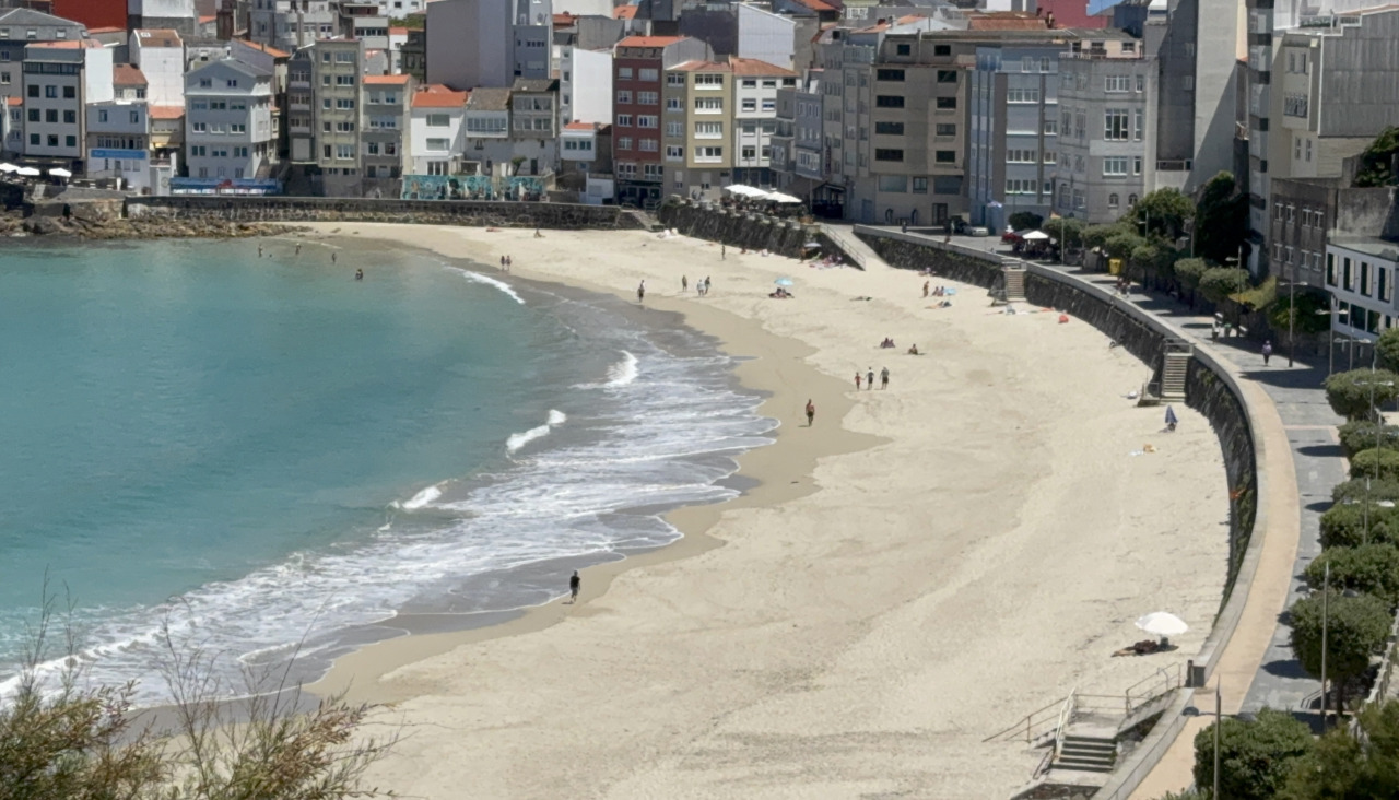 La playa de Malpica, este domingo