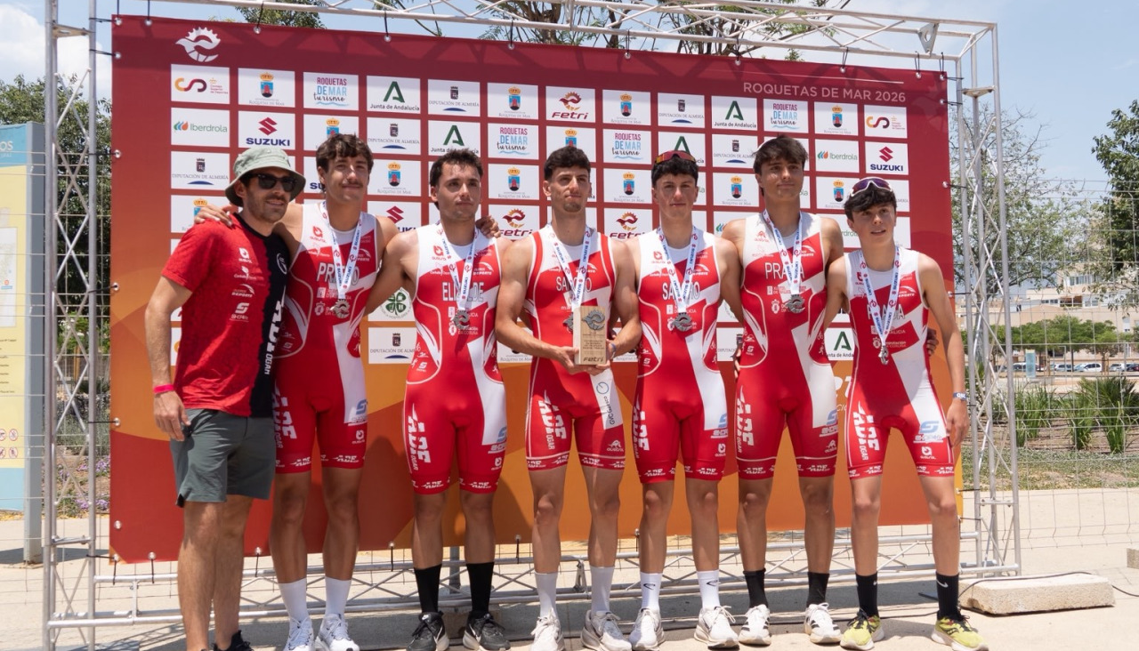 Algunos de los deportistas de la AD Fogar que acudieron a la cita almeriense