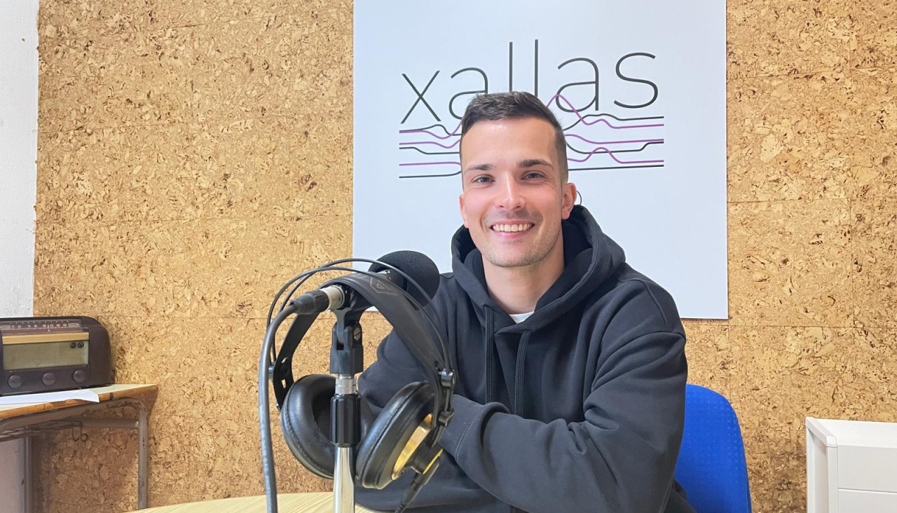 Sergio Barbeira en los estudios de Radio Xallas