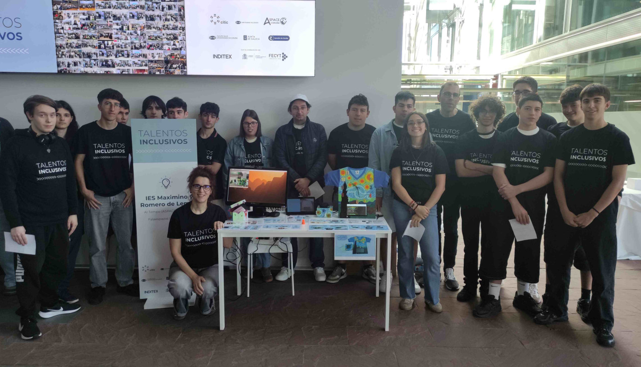 Alumnos y docentes en la presentación de los proyectos inclusivos