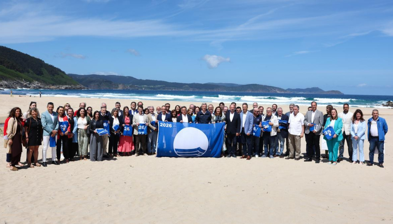 El presidente de la Xunta presidió el acto de entrega de banderas azules