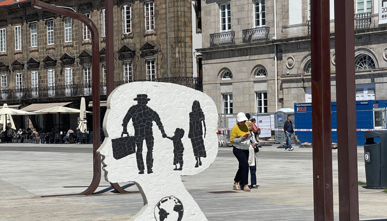 Murales en la dársena coruñesa