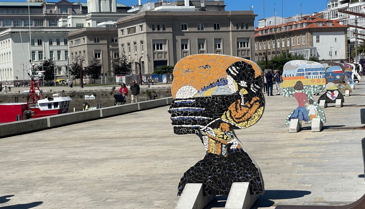 murales en la dársena coruñesa