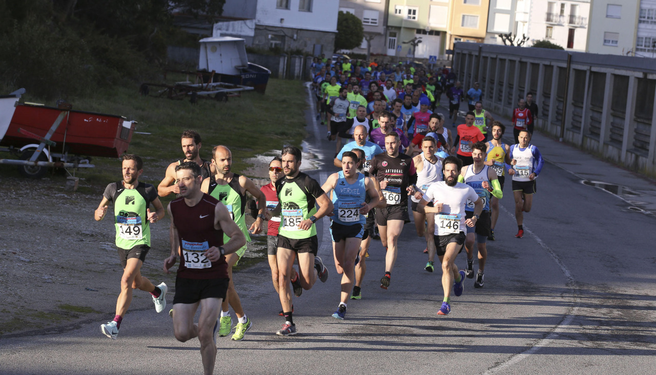 Las distintas pruebas volverán a salir de la Praza da RibieraAmador Pena y Noemi Moral ganan la I Carrera popular Faro do Roncudo