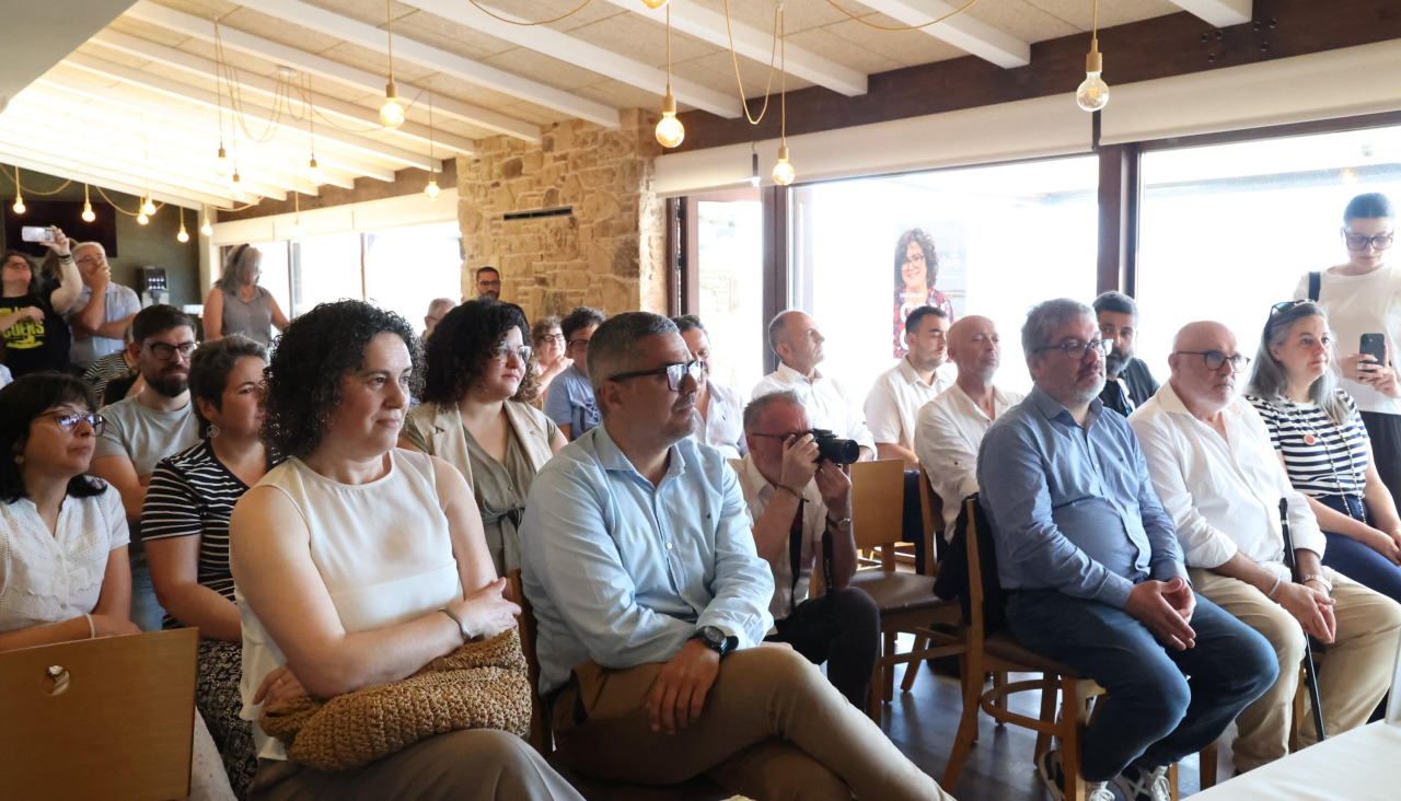 A la presentación de la nueva candidata asistió una amplia representación del partido en la comarca