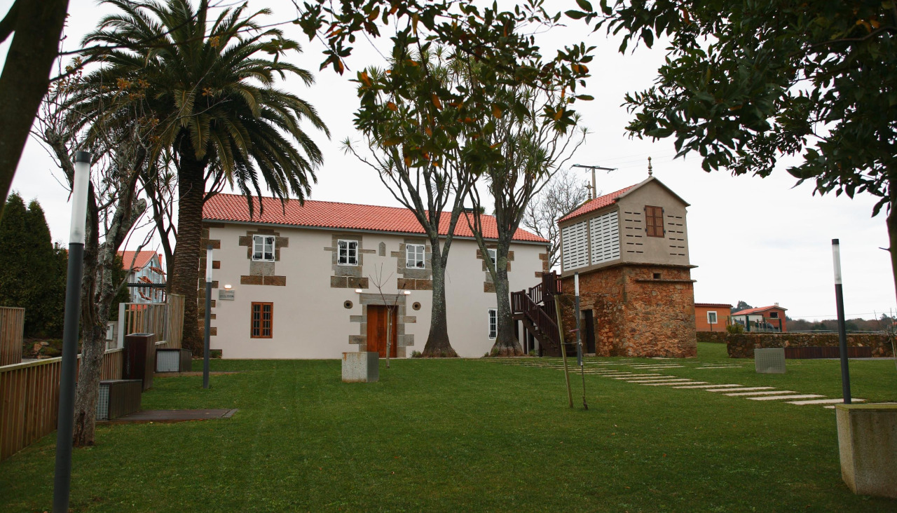 El Museo dos Muíños esta ubicado en la antigua rectoral de Golmar