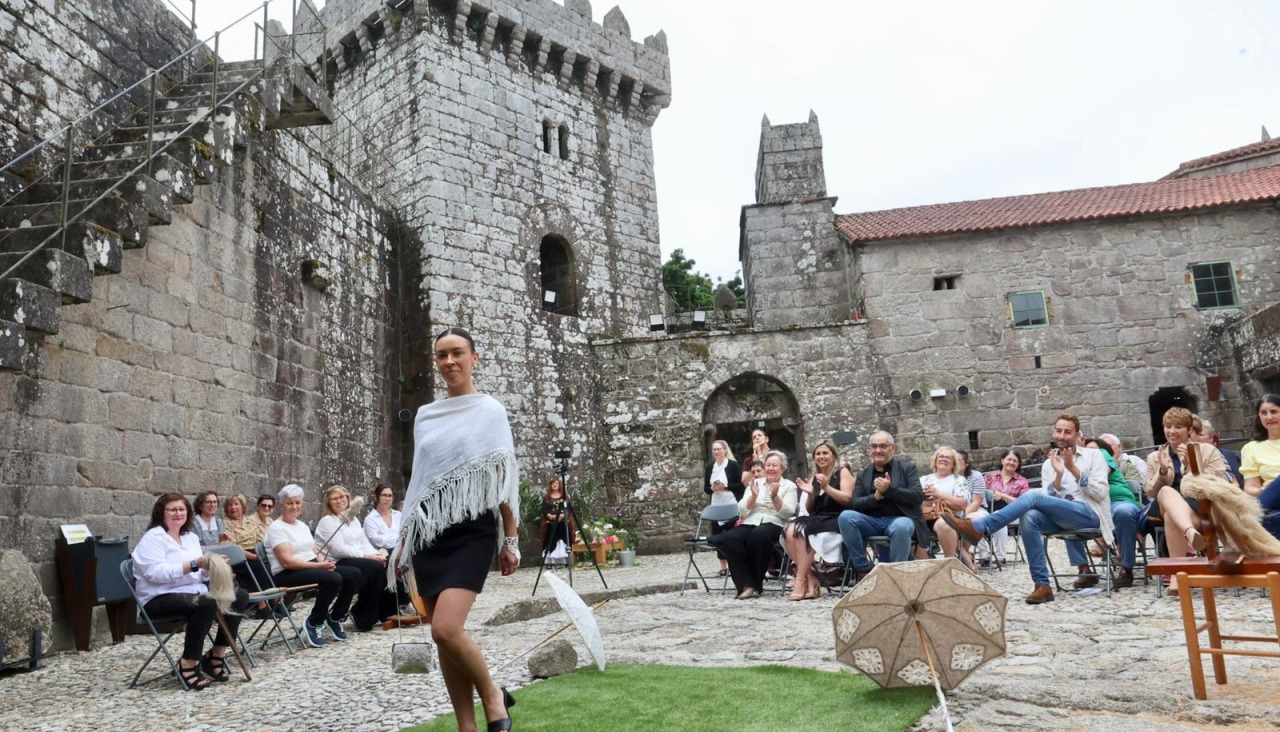 Desfile durante la inauguración de la Mostra