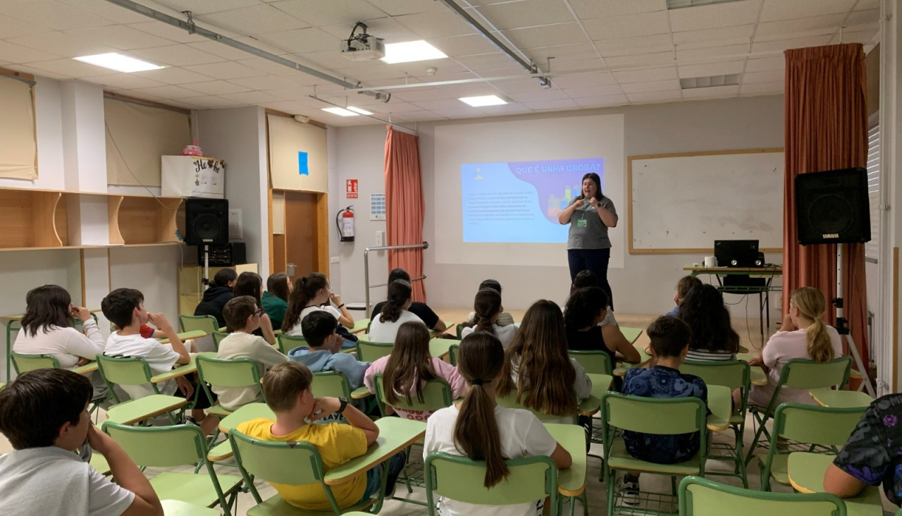 Vieiro impartió una charla sobre vapeadores