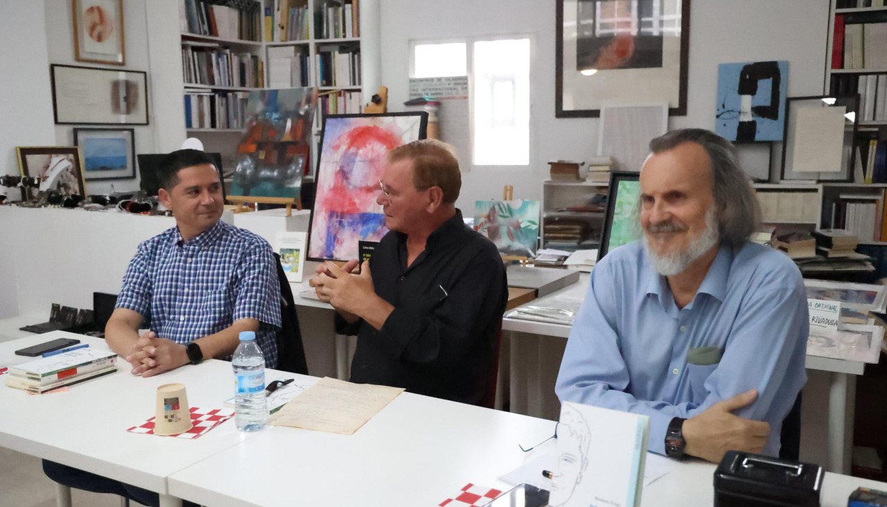Recital poético de Modesto Fraga, por la izquierda