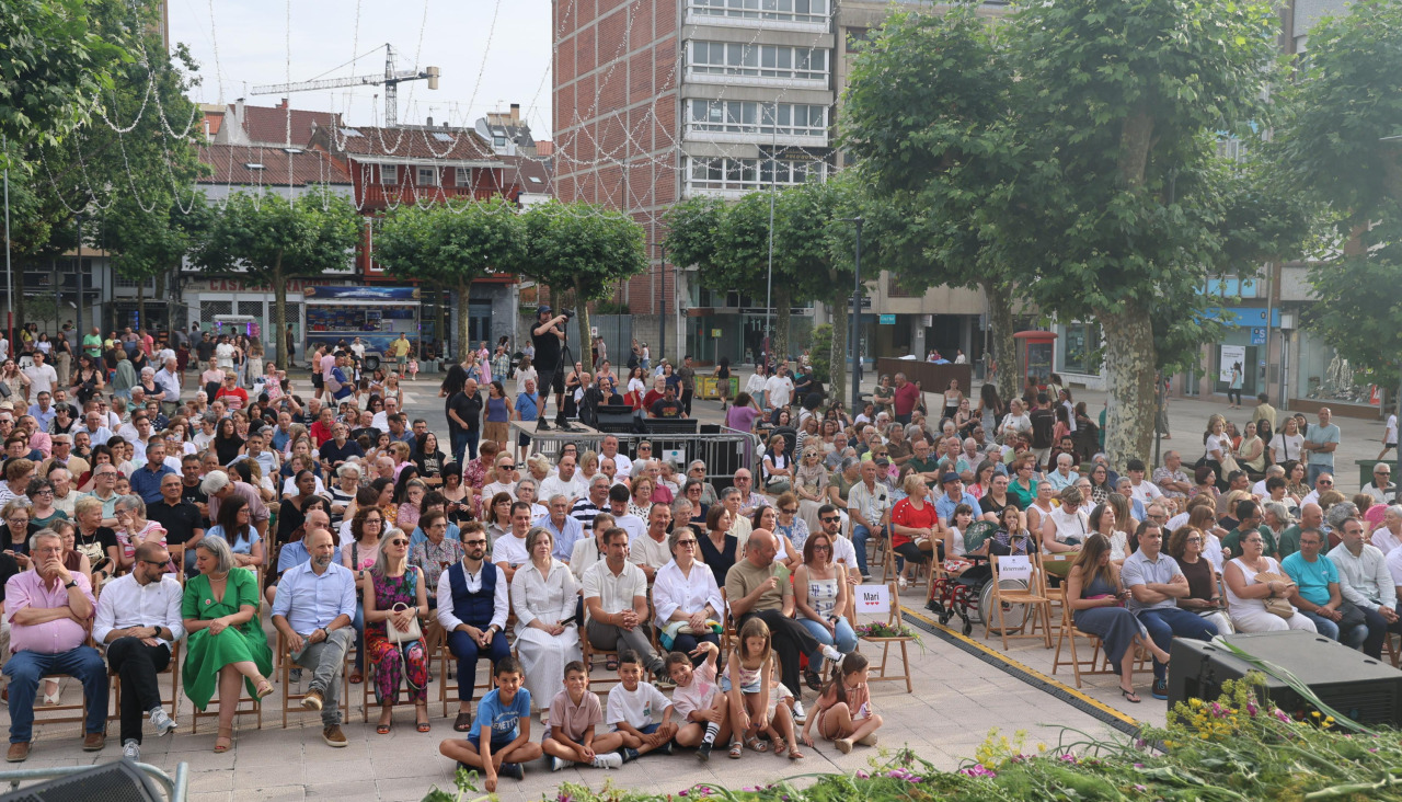 El pregón de la investigadora carballesa Verónica Bolón abrió este lunes la semana grande del San Xoán de Carballo