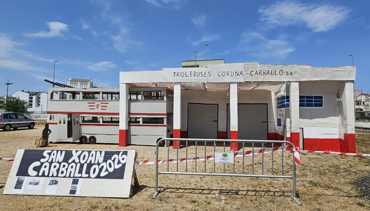 A réplica da estación de trolebuses arderá na cachela de Carballo