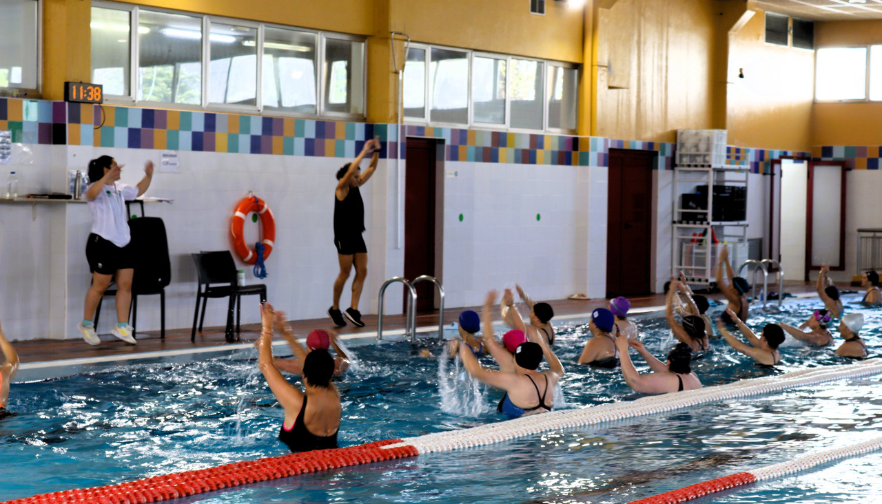 Actividades deportivas en la piscina Vila de Noia de Carballo (1)