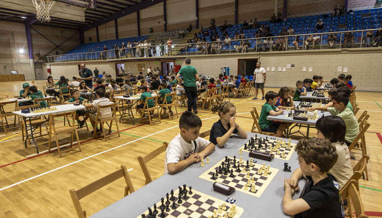 Torneo de ajedrez en el pabellón Carballo Calero