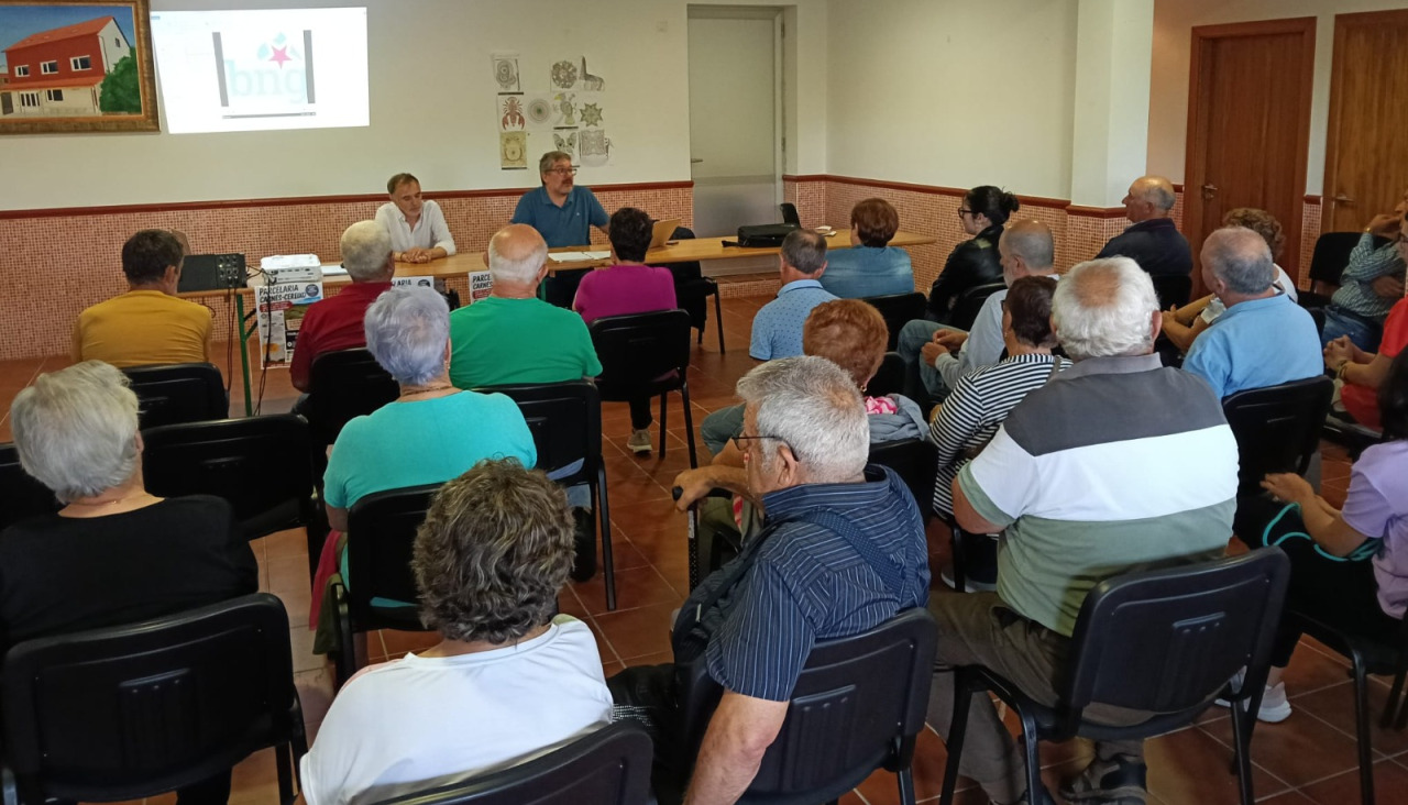 El encuentro del BNG con los vecinos de Carnés y Cereixo