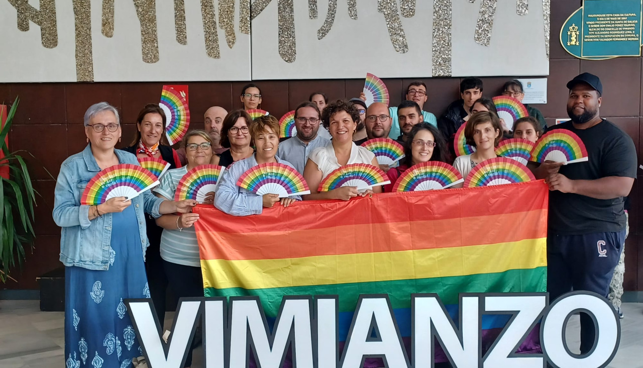 Participantes en la campaña LGTBIQ+ en Vimianzo