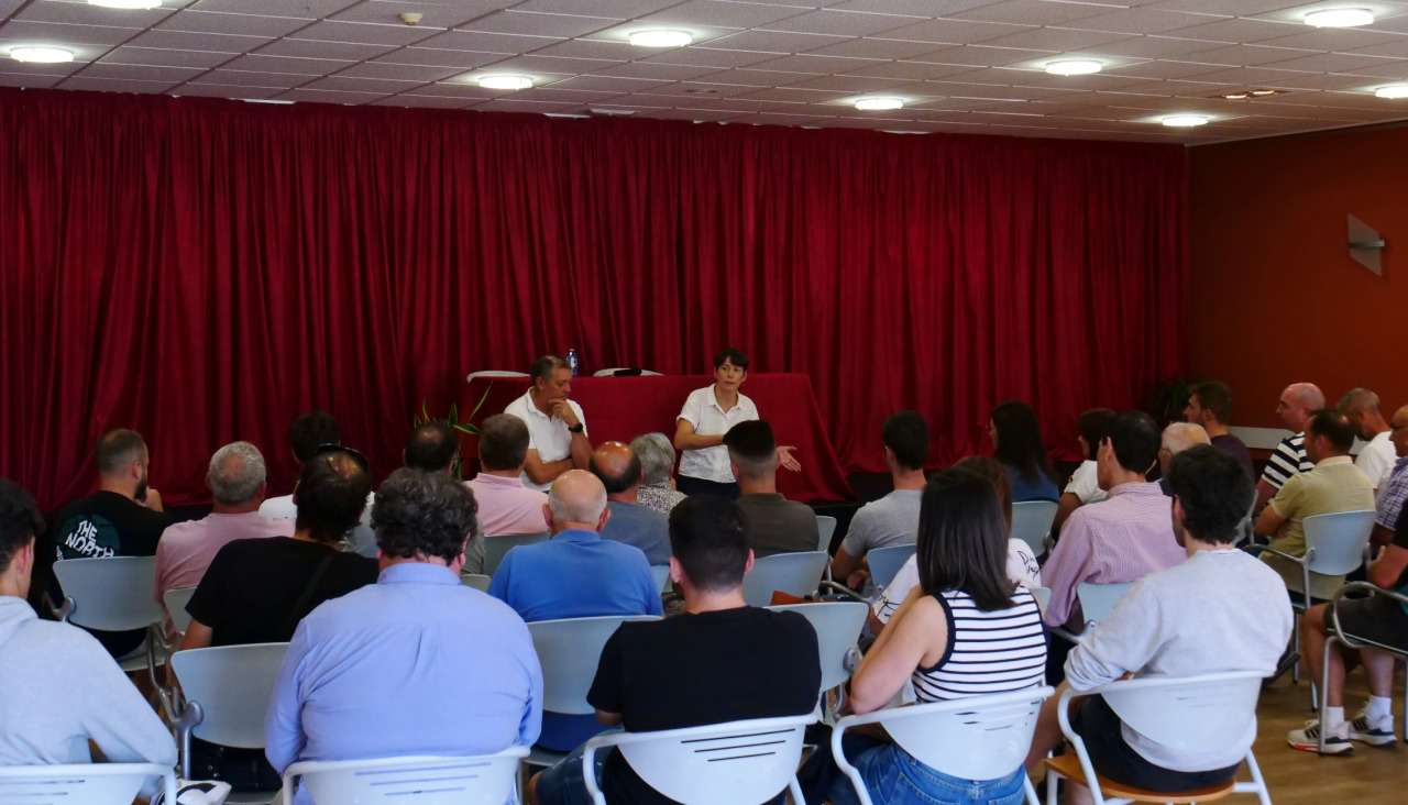 Ana Pontón y  Manuel Muíño reunión tejido asociativo de Zas