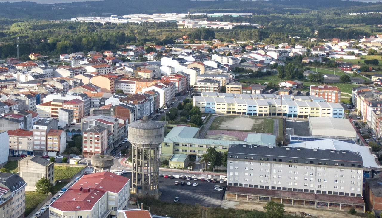 Vista aérea de la zona deportiva de O Chorís