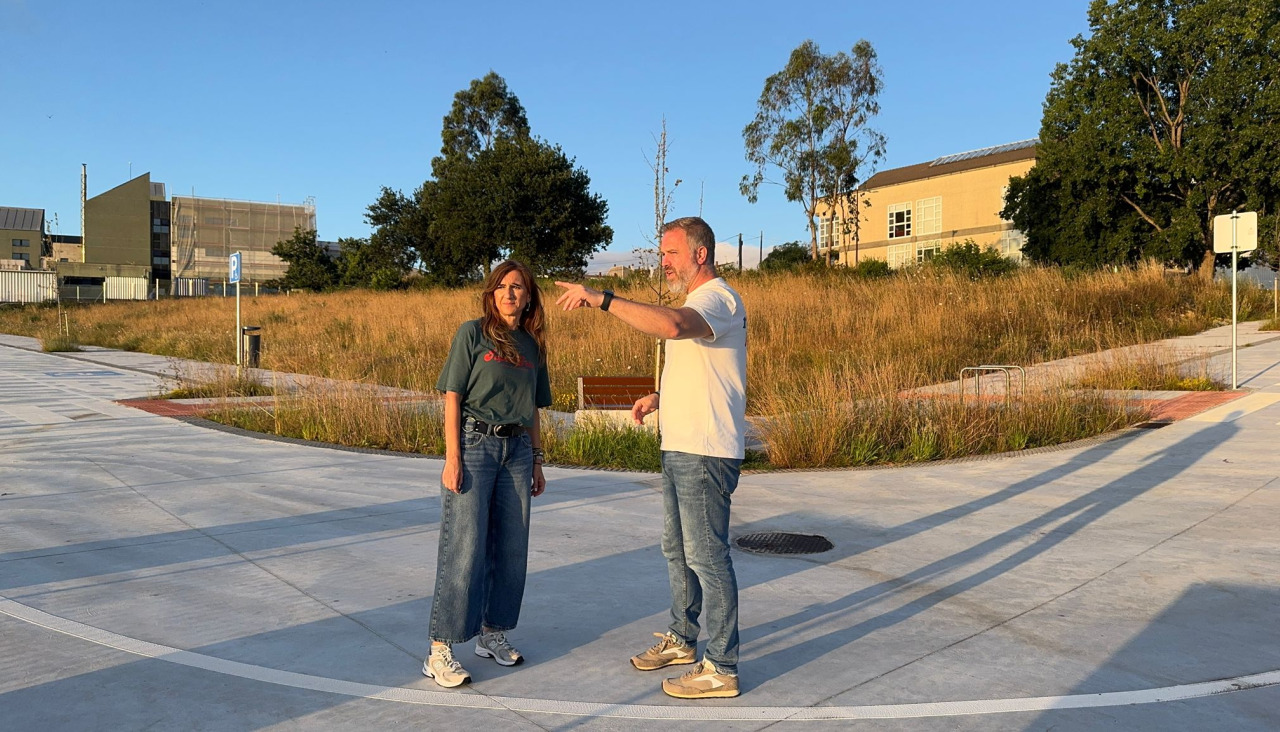Carmen Pomar y Rubén Lorenzo, visitando los terrenos en los que se cconstruirá el CIS