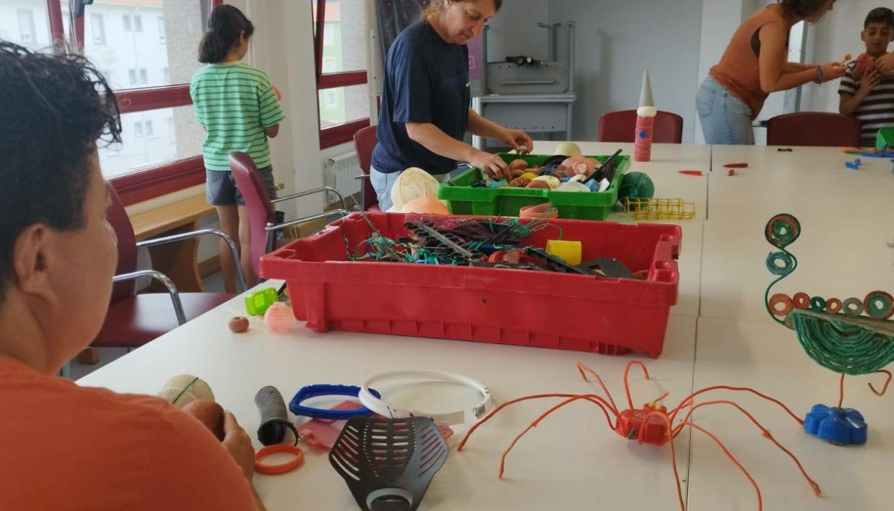 Una de las actividades en la biblioteca de Laxe
