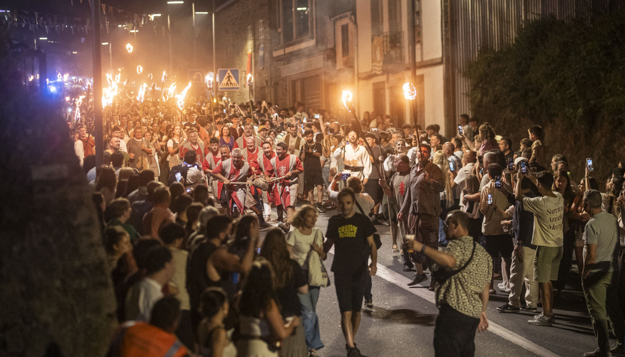 El Lume Irmandiño volvió a encender Vimianzo durante el Asalto ao Castelo