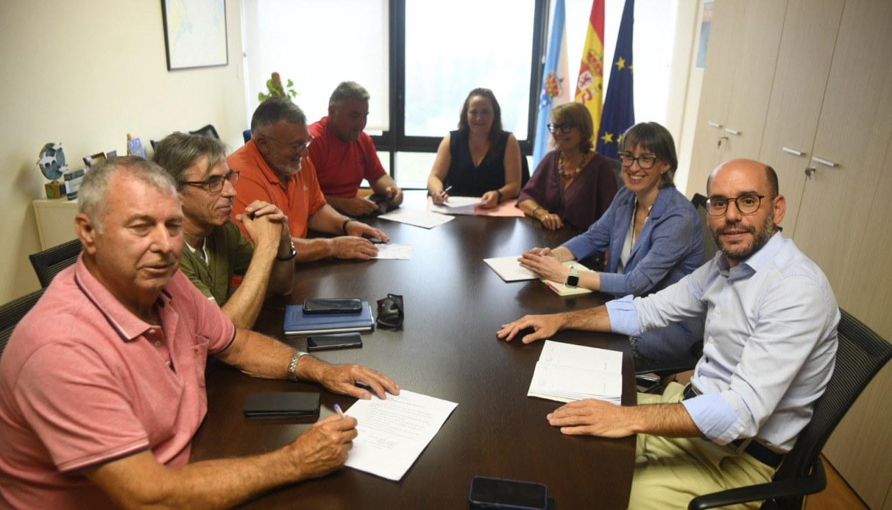 Reunión de los representantes autonómicos y de la cofradía de Camelle