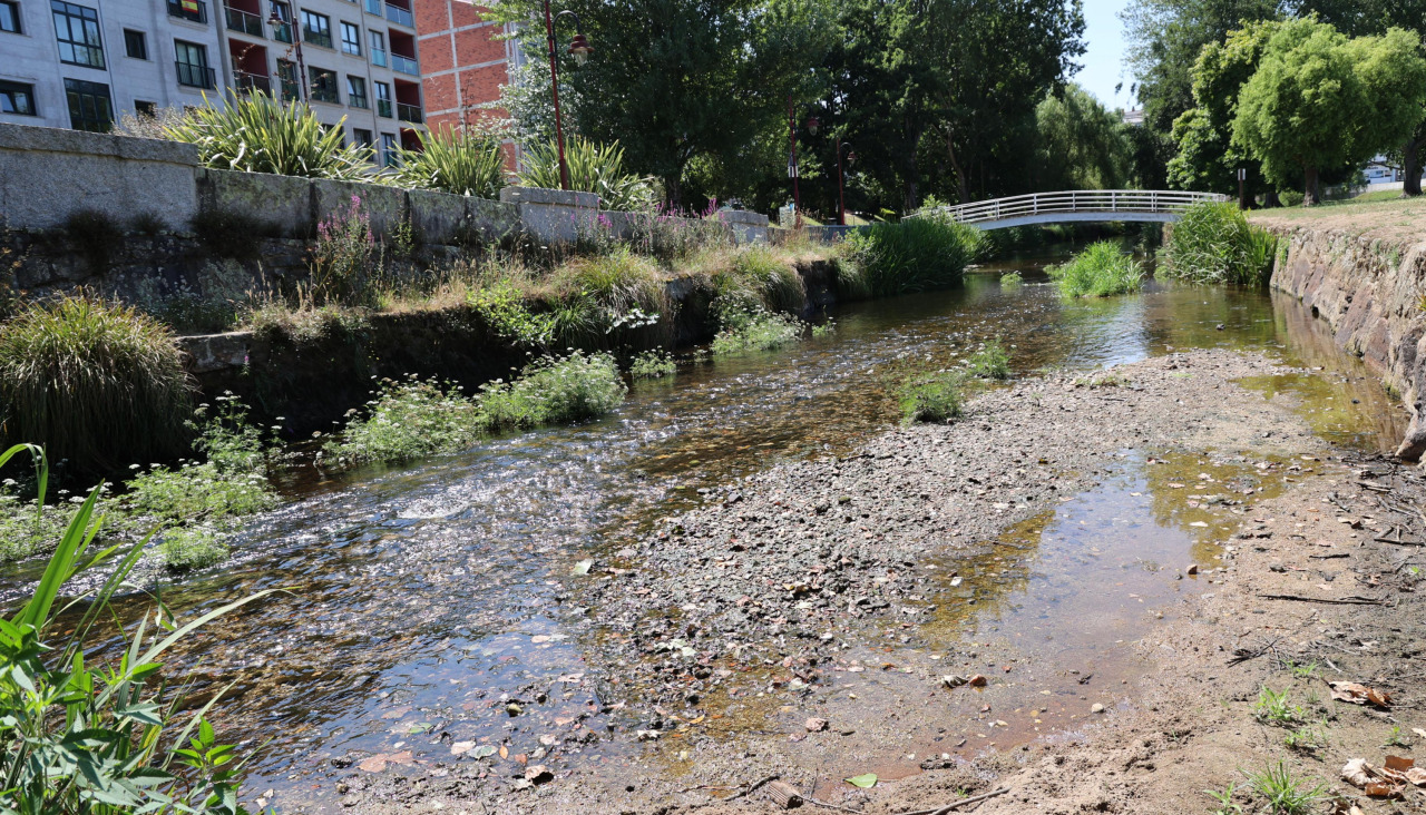 Río Anllóns a su paso por el centro de Carballo (13)