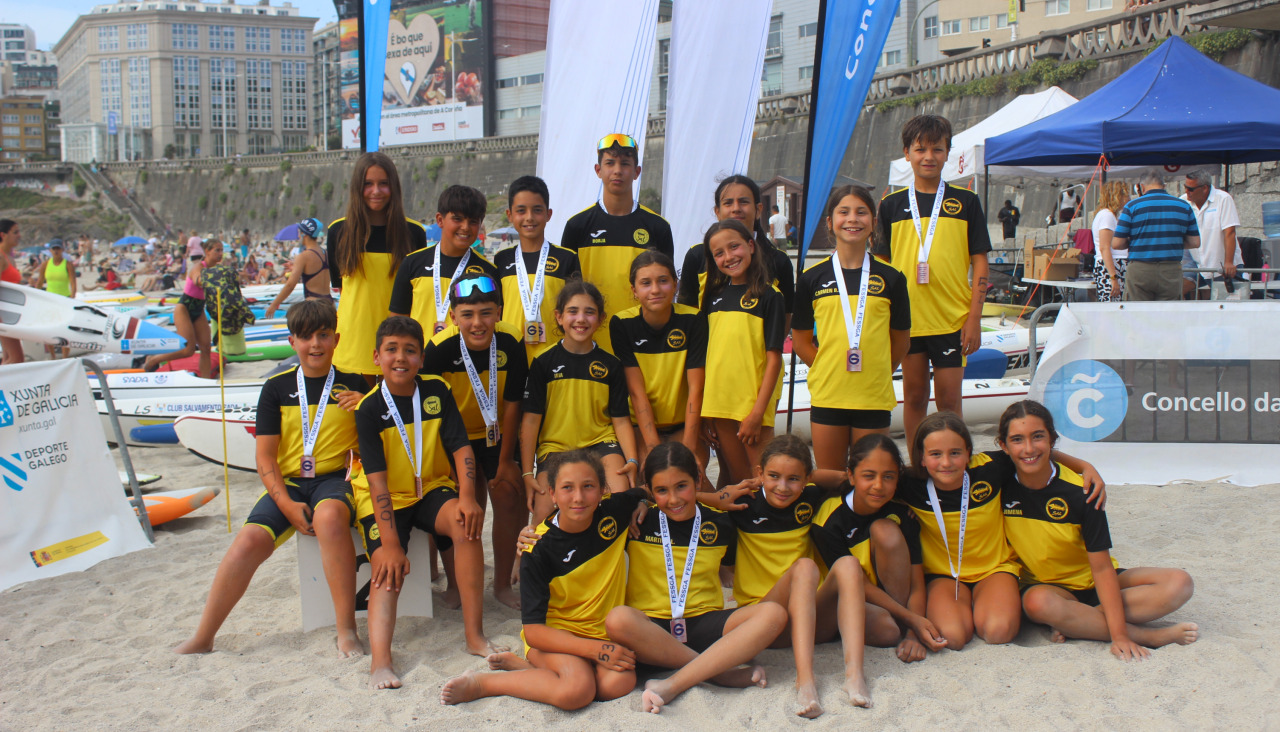 Integrantes del SAL infantil, tanto masculino como femenino