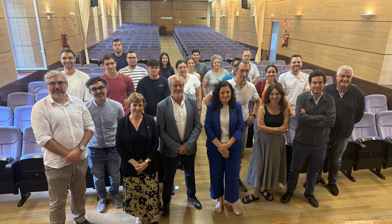 Foto de familia de loa asistentes al acto de inauguración del curso