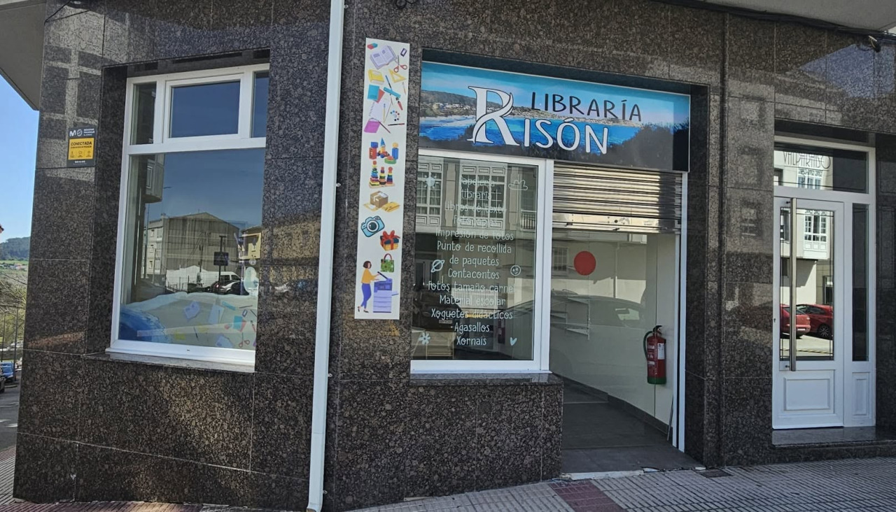 Fachada da Librería Risón de Laxe