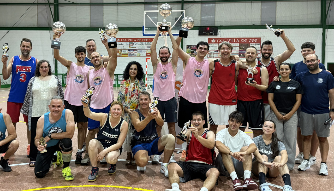 Los equipos ganadores con sus premios