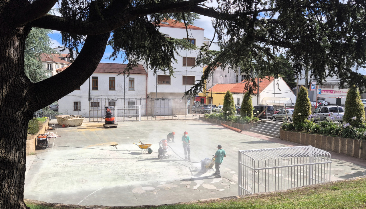 Las obras que está ejecutando el Concello en la pista deportiva del barrio de A Milagrosa