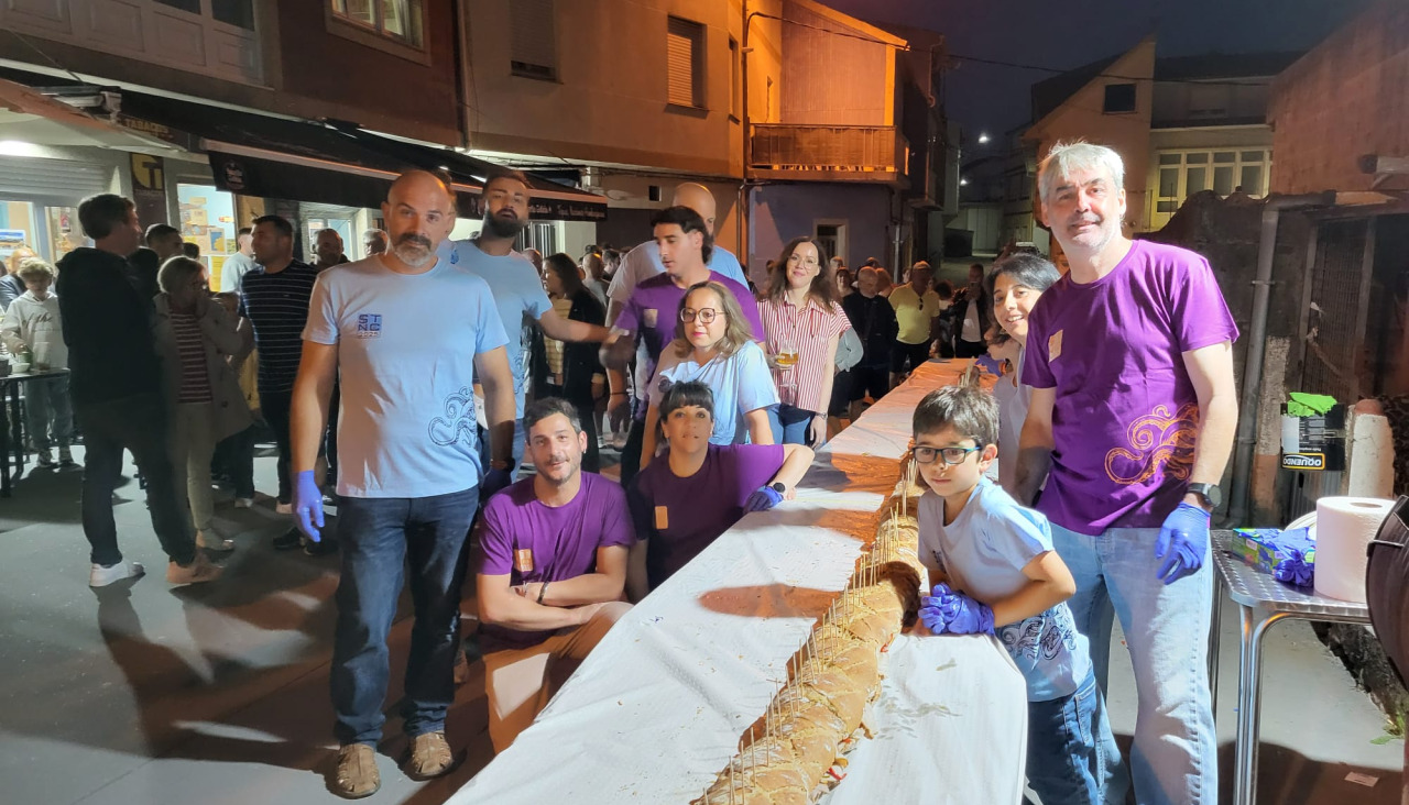 Imagen del bocadillo del pasado año, con el hostelero Alberto Casal en primer plano a la derecha