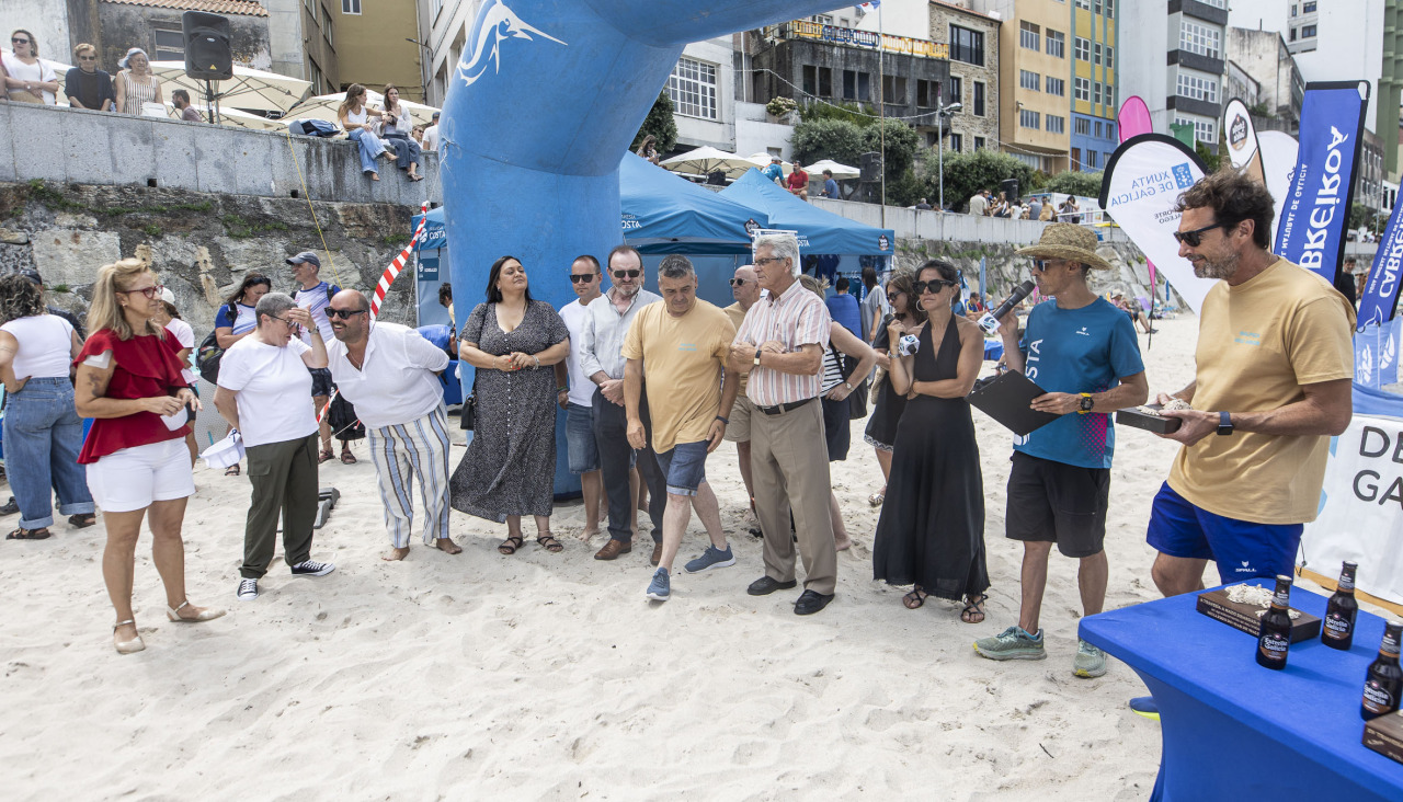 Malpica celebró este domingo una nueva edición de la travesía a nado Illas Sisargas con casi 200 nadadores