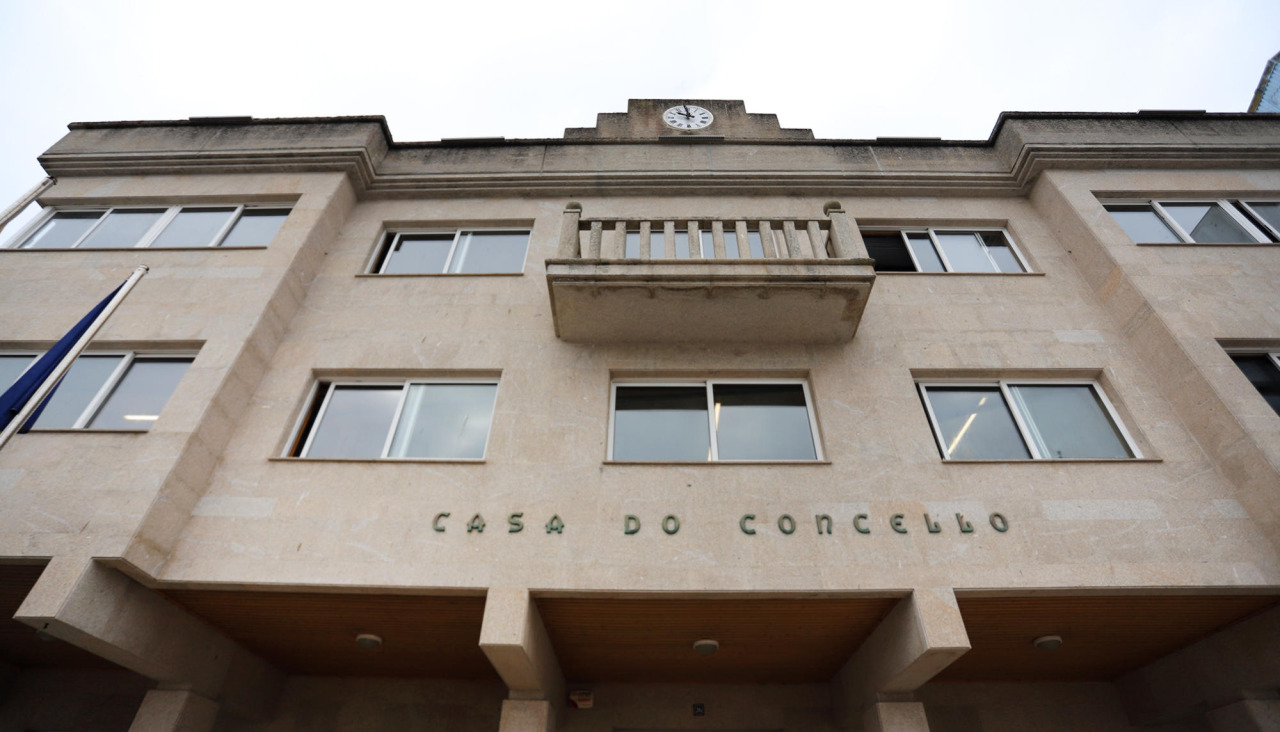 Fachada de la sede consistorial de Laxe