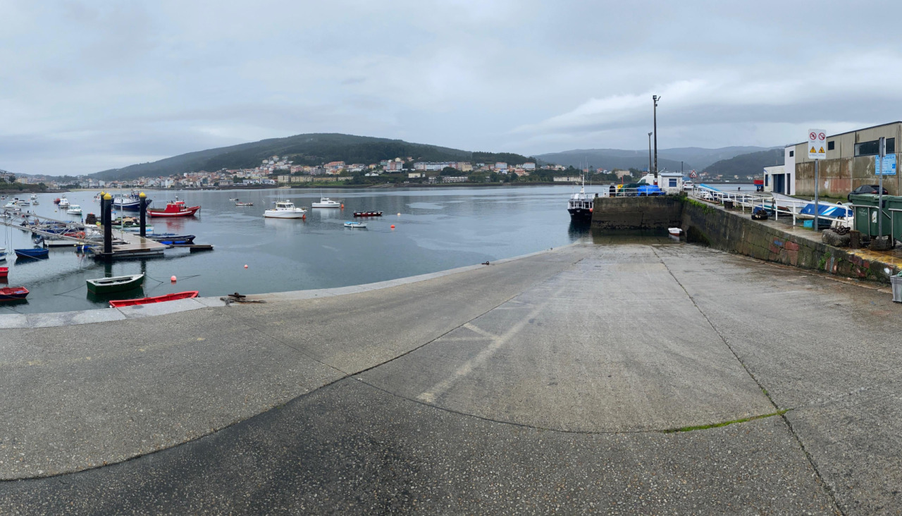 Vista del puerto de Corcubión