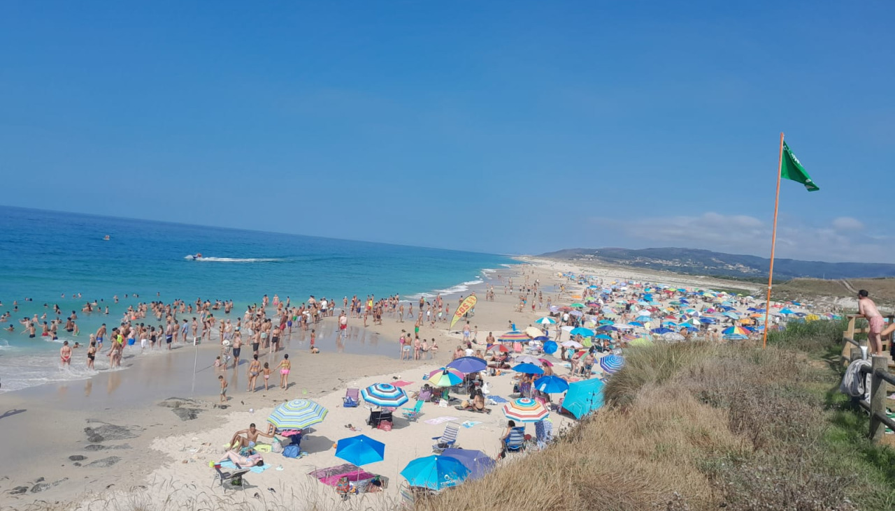 Aspecto que presentaba la playa de Razoeste miércoles a media tarde