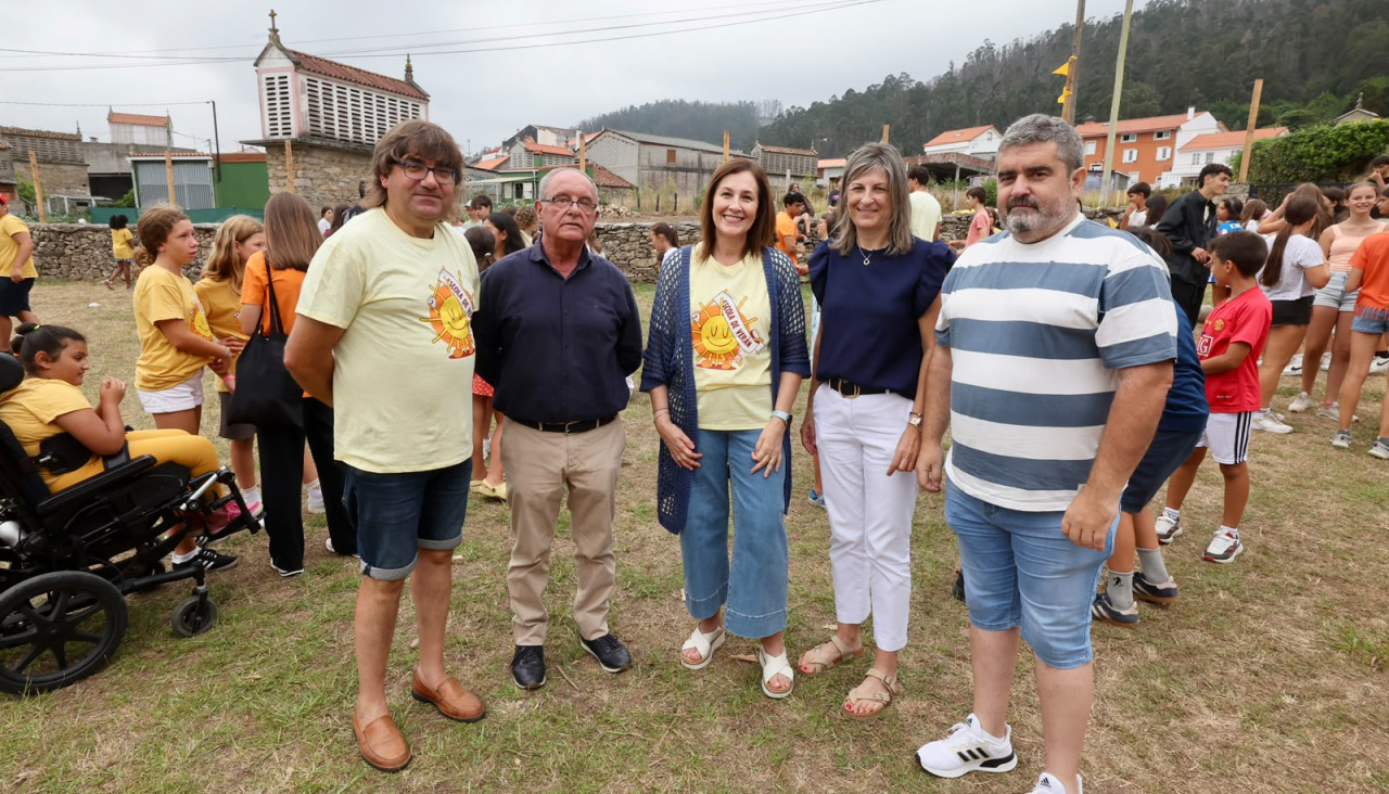 Paz Rodríguez estuvo acompañada por representantes municipales y de la AC Monte Branco