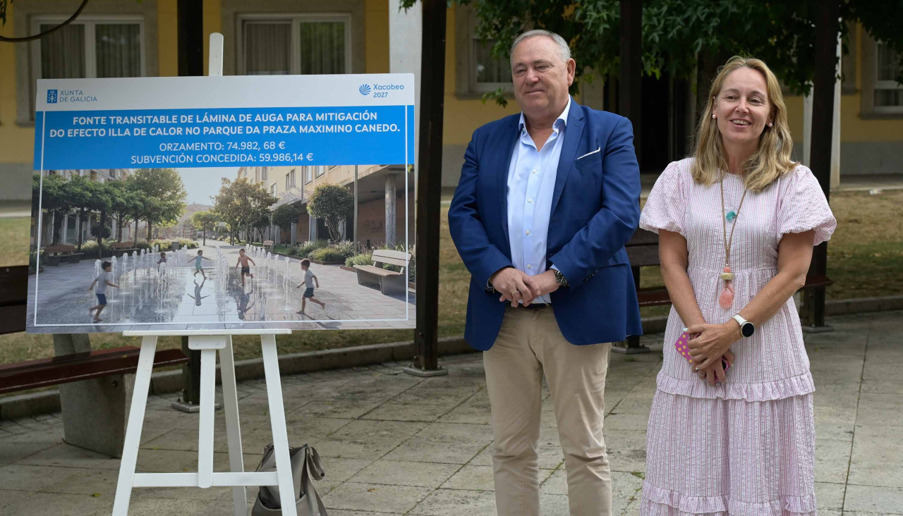 El alcalde de A Laracha, José Manuel López Varela, y la directora xeral de Cambio Climático, Paula Uría