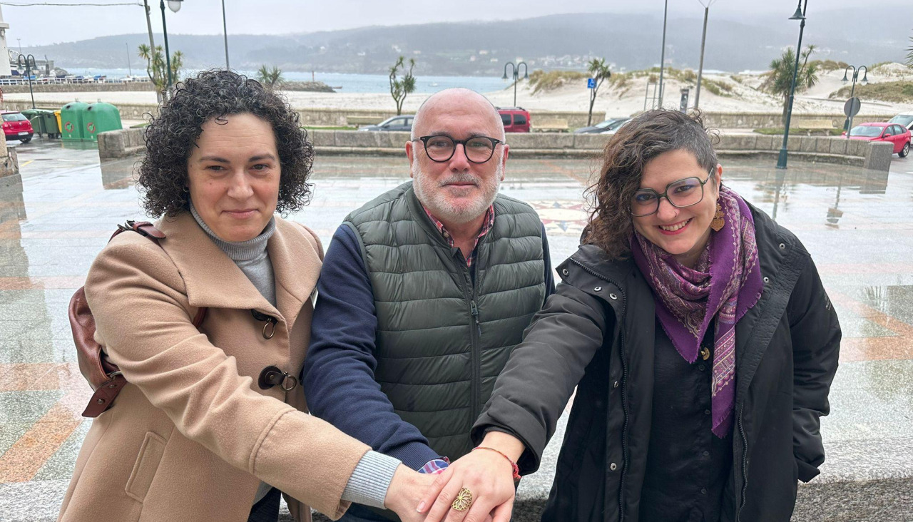 Los tres representantes del BNG de Laxe