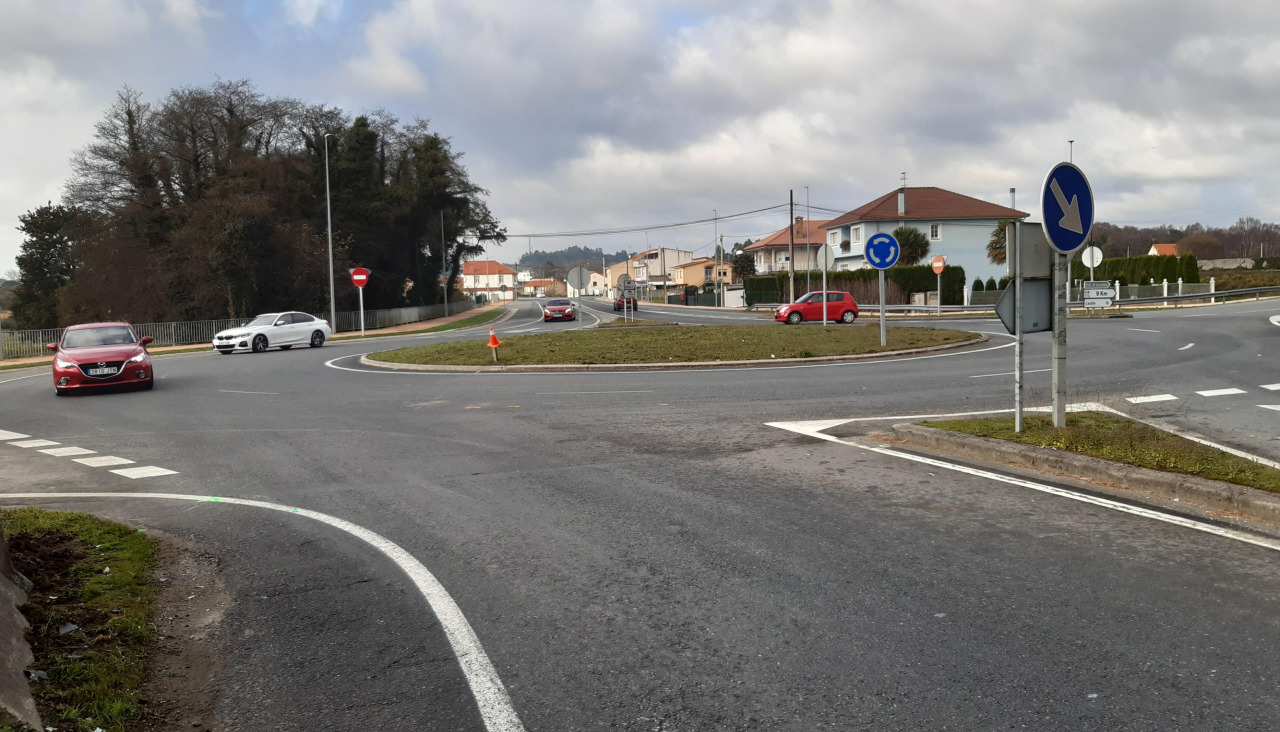 22 noviembre 2021 página 7A Laracha.- Muere un motorista en un accidente ocurrido en la rotonda de CabovilañoRotonda de Cabaovilaño, en el municipio de A Laracha