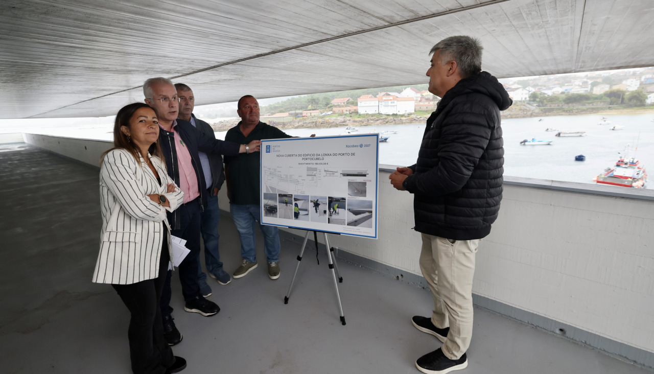 A conselleira Marta Villaverde visitou as obras