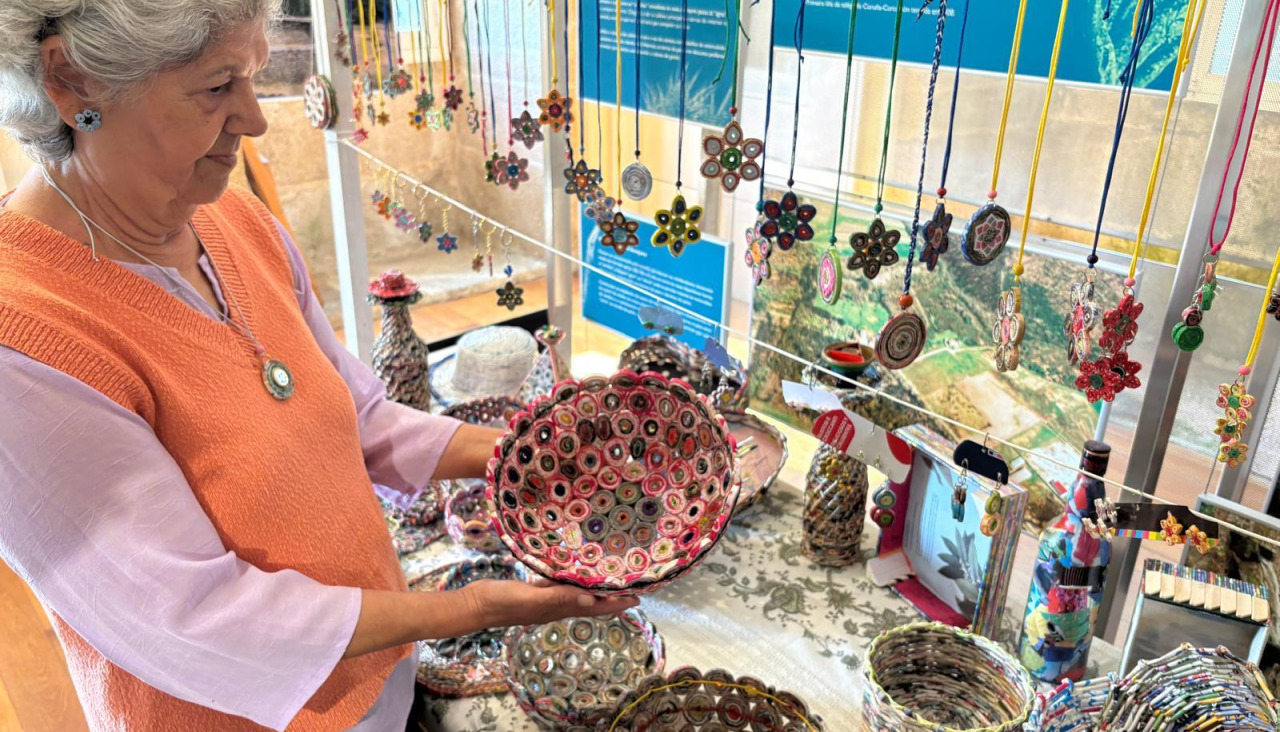 Un puesto de artesanía en el Mercado de San Ramón el pasado año