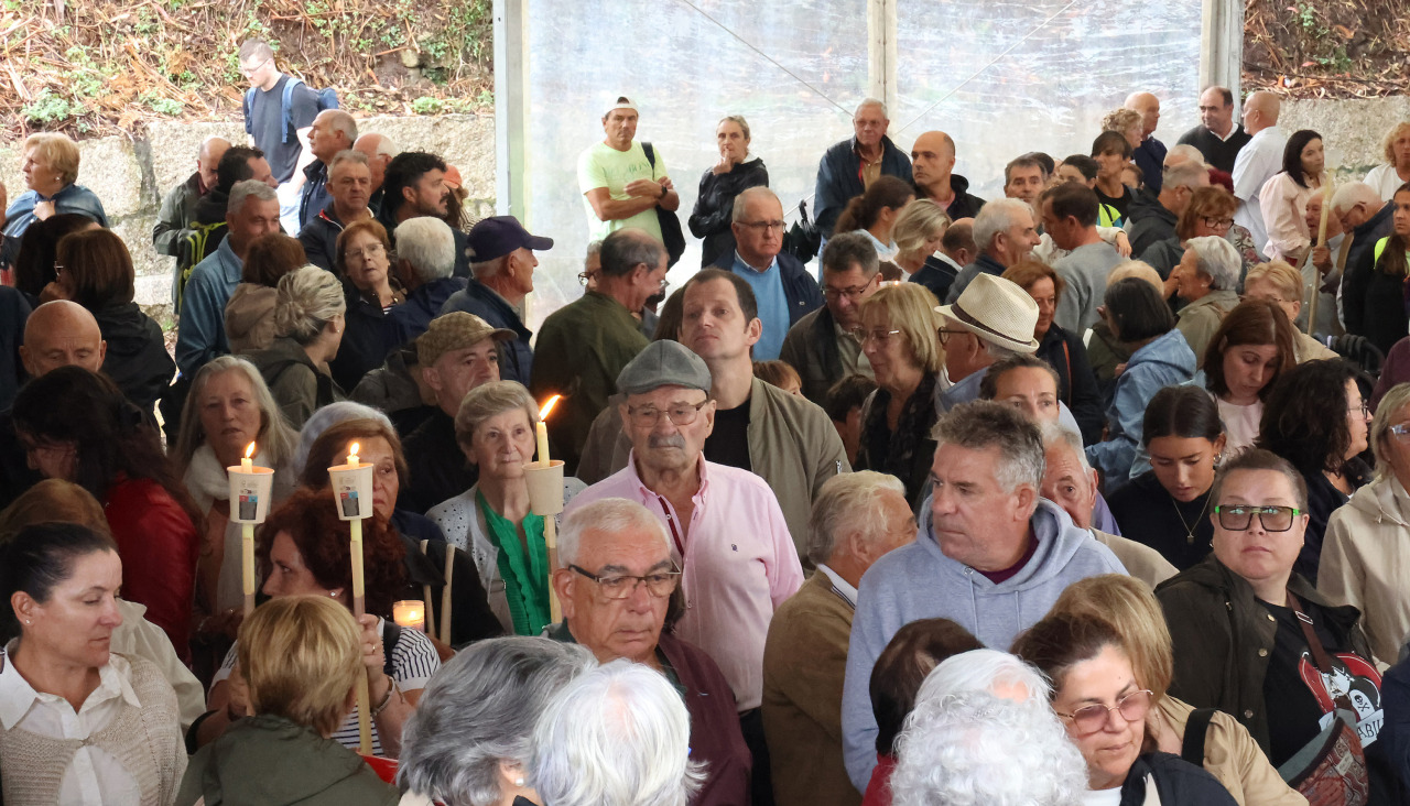 La lluvia empañó la celebración de la romería, aunque cientos de personas acudieron a honrar a la Virxe dos Milagres en su día grande