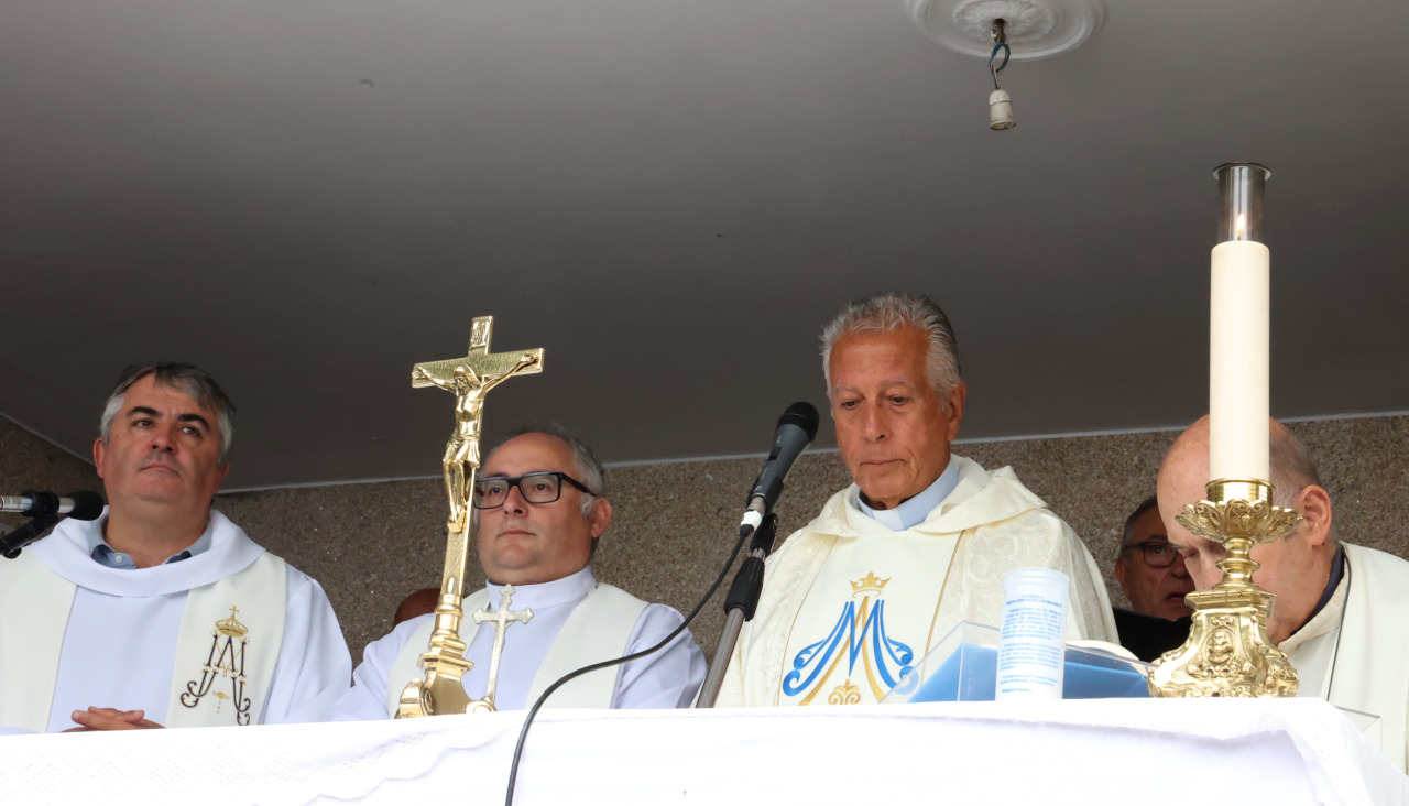 La lluvia empañó la celebración de la romería, aunque cientos de personas acudieron a honrar a la Virxe dos Milagres en su día grande