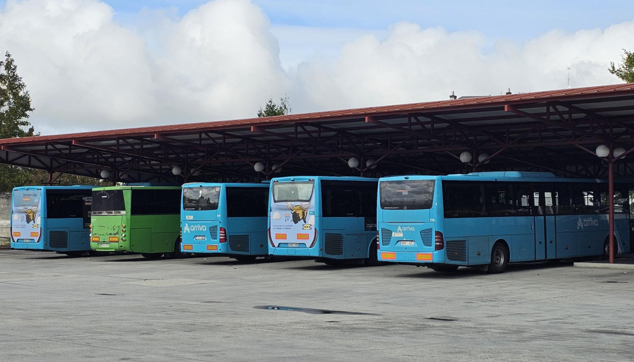 Autobuses en la estación de Carballo