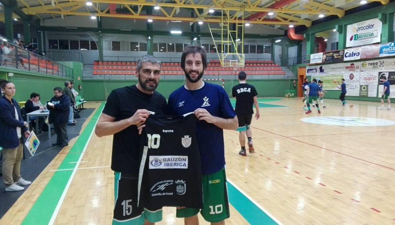 El piloto Manu Rey por la derecha
