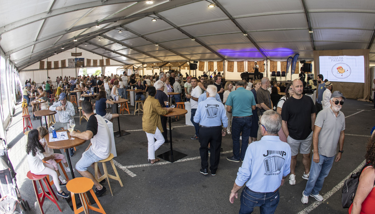 La carpa de la zona gastronómica estuvo muy animada