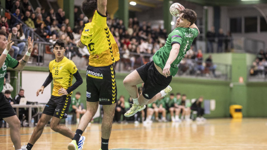 Victoria del Xiria ante el Ribeiro y homenaje a Zico Petricevic