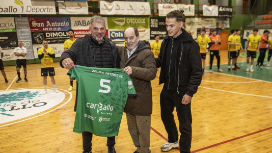 Victoria del Xiria ante el Ribeiro y homenaje a Zico Petricevic