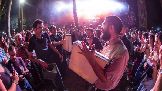 La Festa da Carballeira de Zas vivió una intensa primera noche de folk y música electrónica